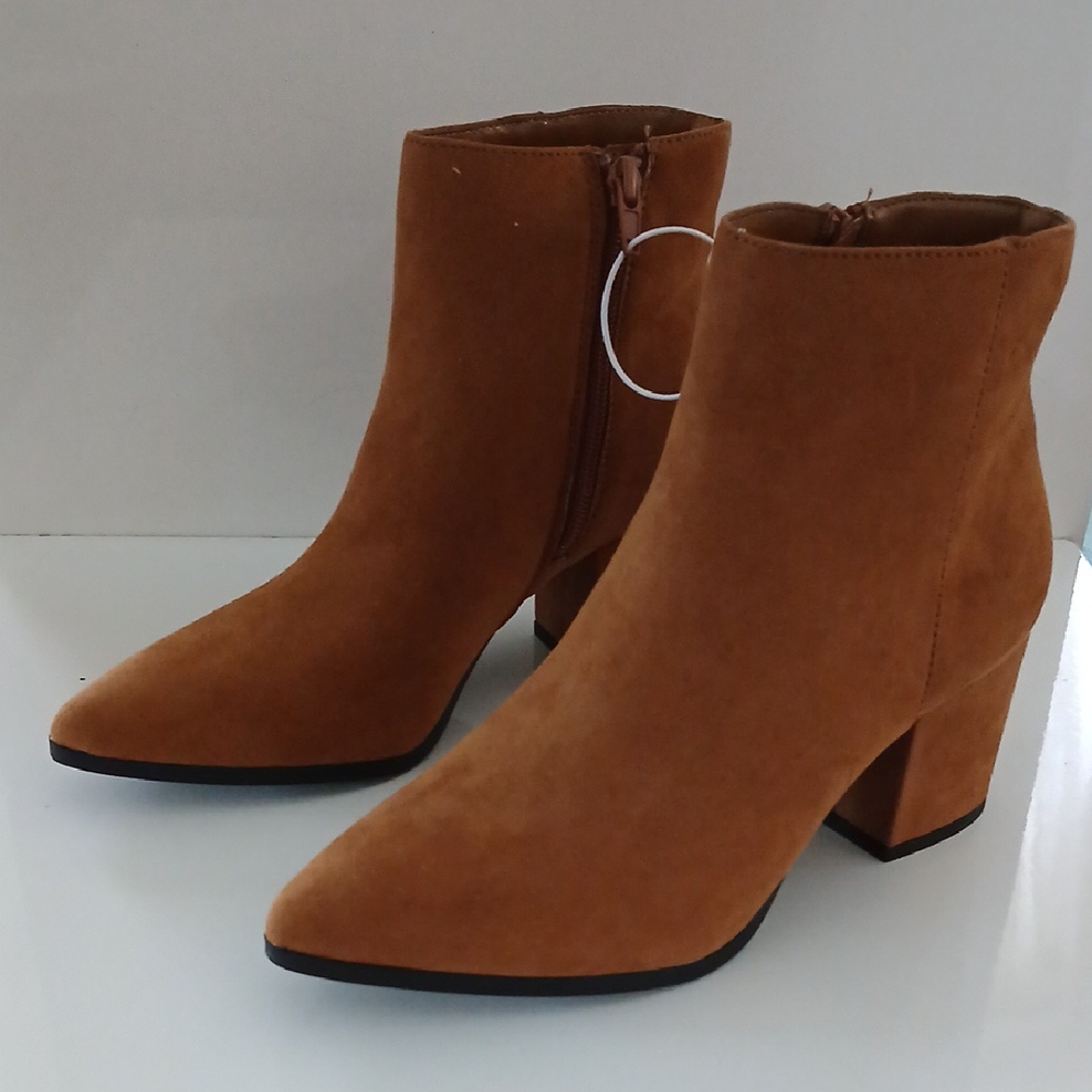 Elegant Tan Ankle Boots NWT